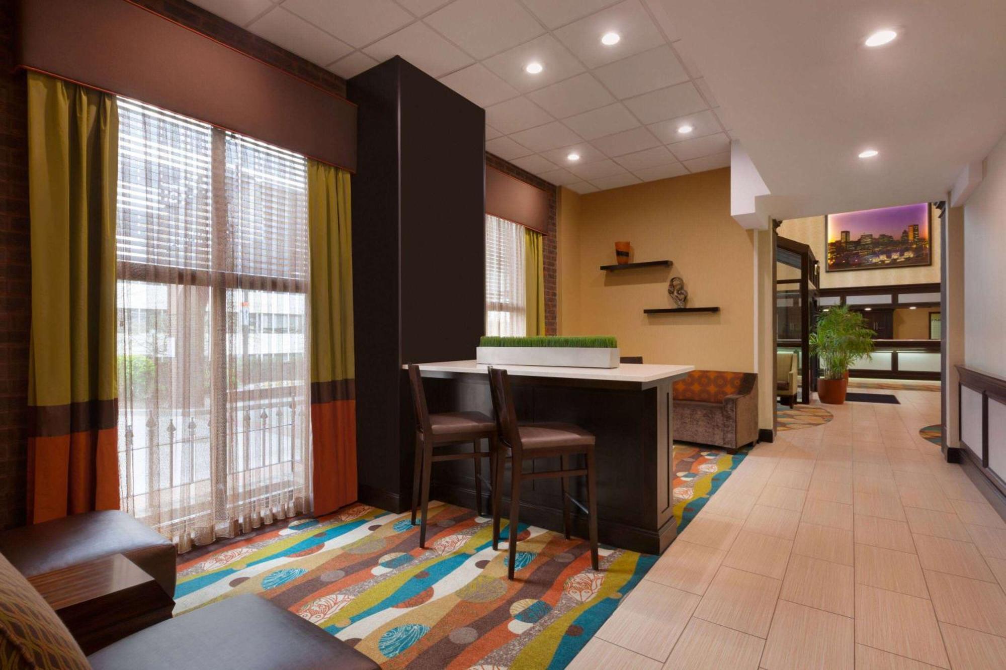Days Inn By Wyndham Baltimore Inner Harbor Экстерьер фото