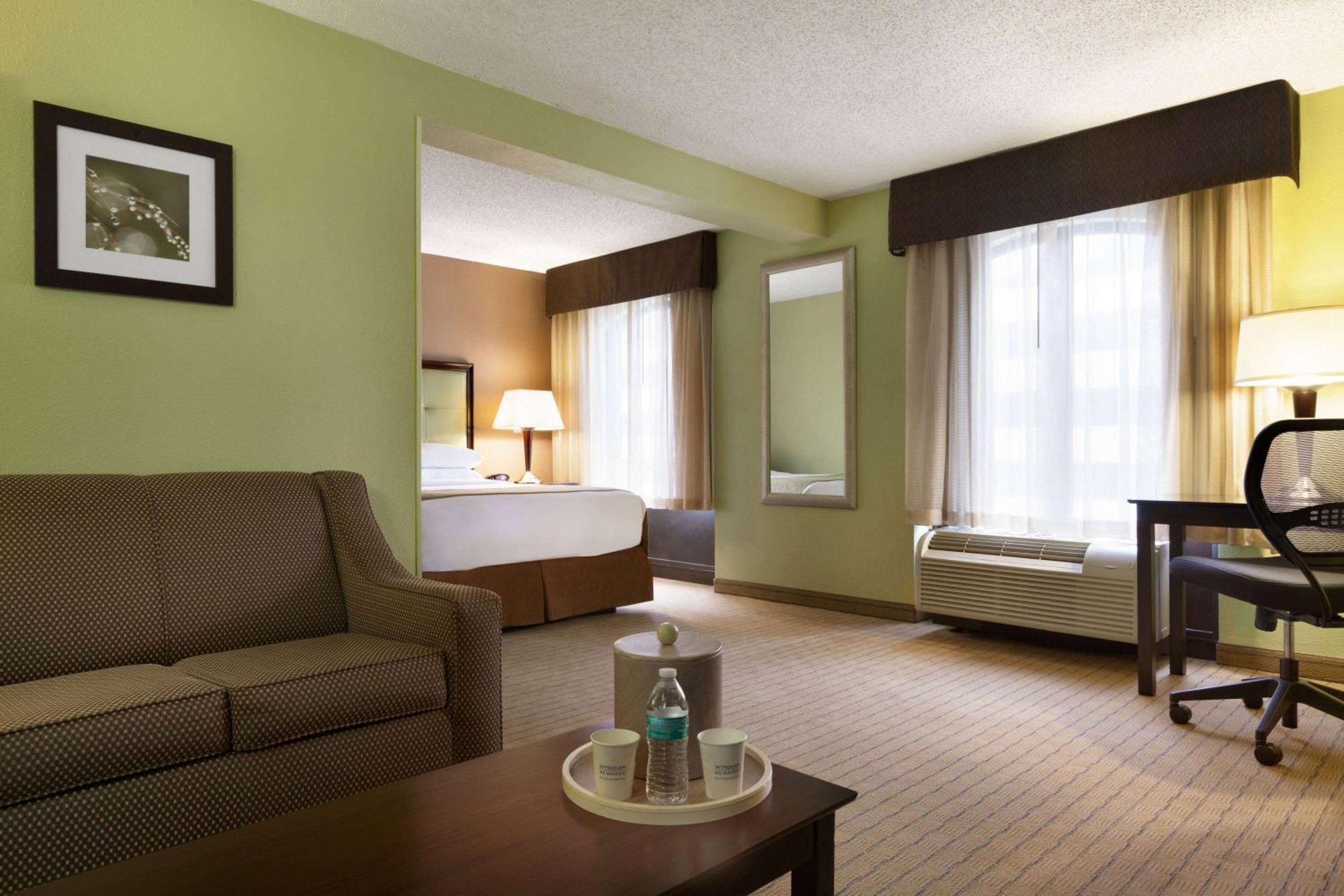 Days Inn By Wyndham Baltimore Inner Harbor Экстерьер фото