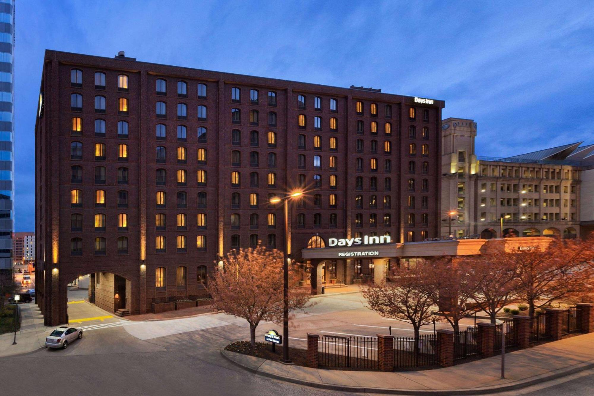 Days Inn By Wyndham Baltimore Inner Harbor Экстерьер фото