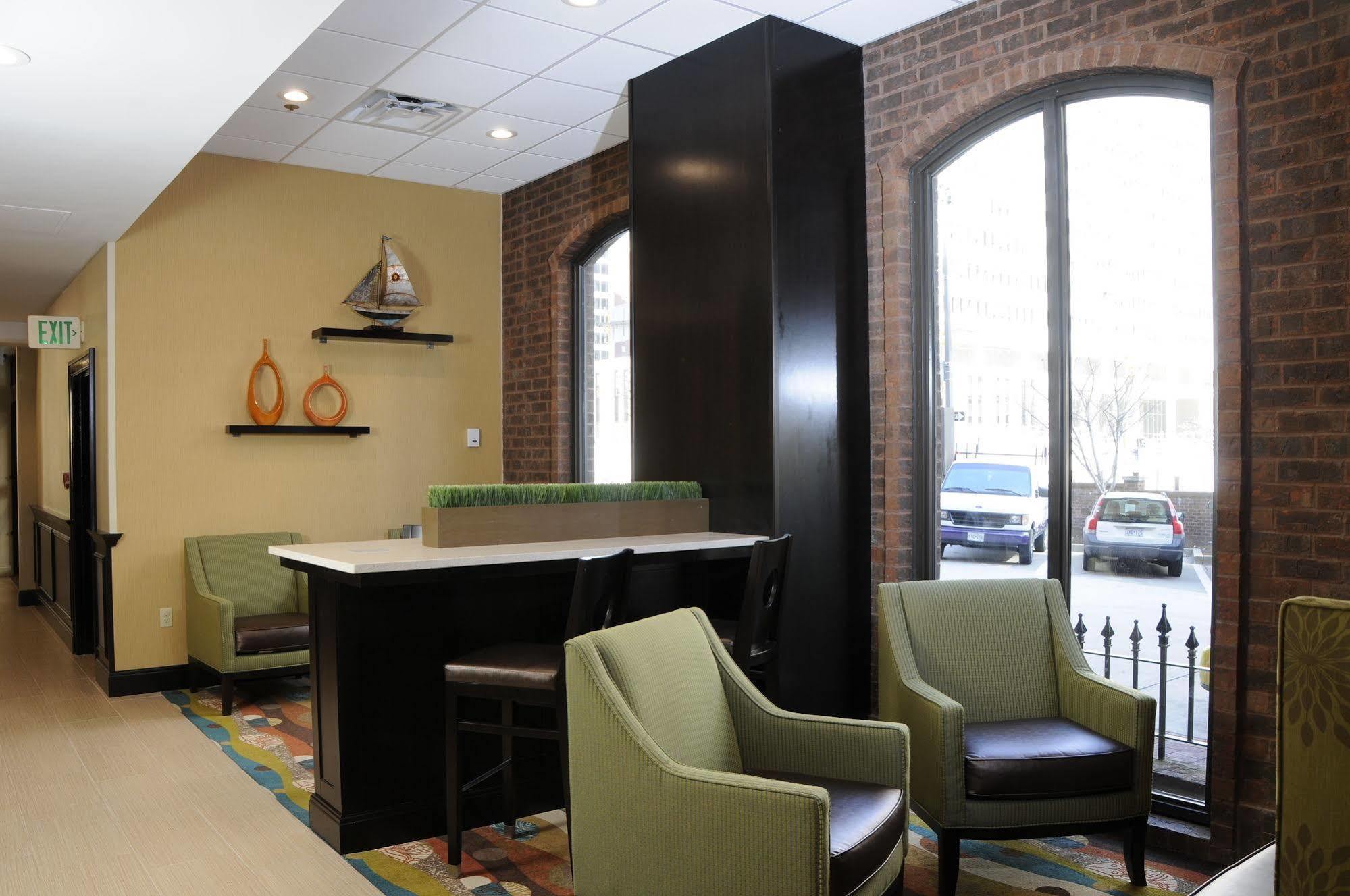 Days Inn By Wyndham Baltimore Inner Harbor Экстерьер фото